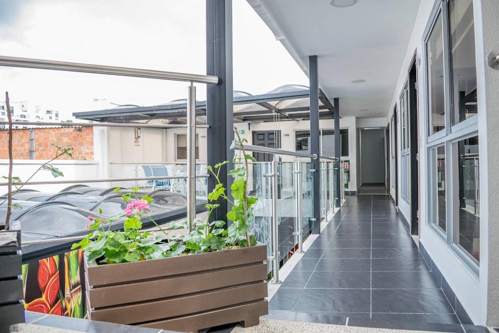 Hotel Montes De La Castellana Армения Екстериор снимка