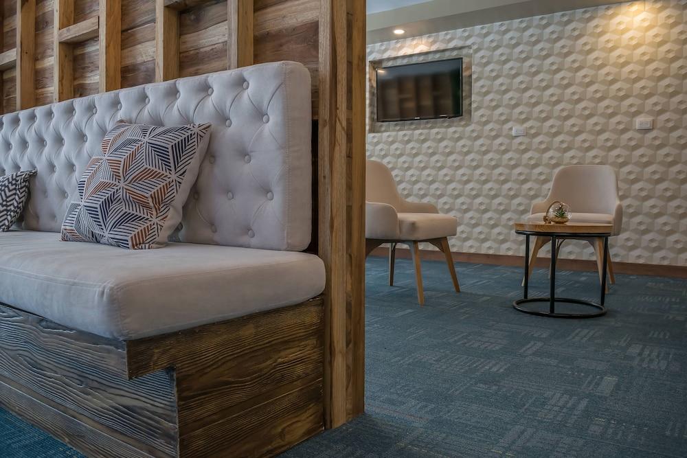 Hotel Montes De La Castellana Армения Екстериор снимка